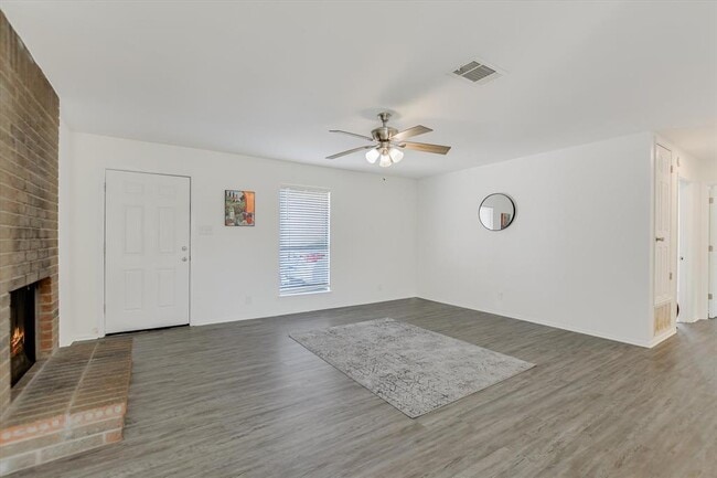Building Photo - 411 Thelma Dr