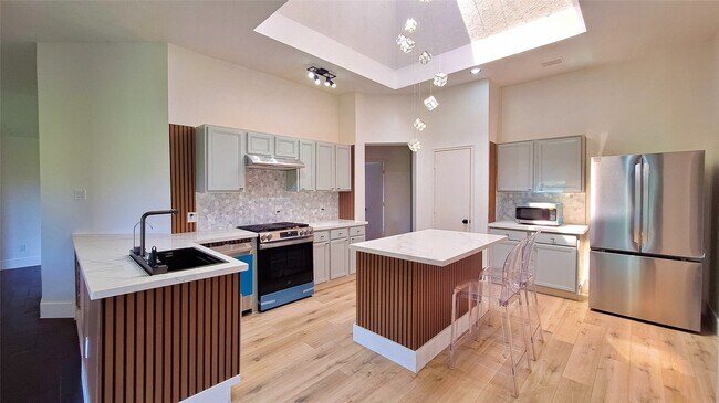 Building Photo - 17122 Canterbury Green Ct