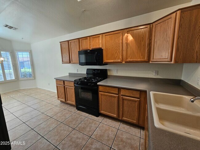 Building Photo - 10360 E Penstamin Dr