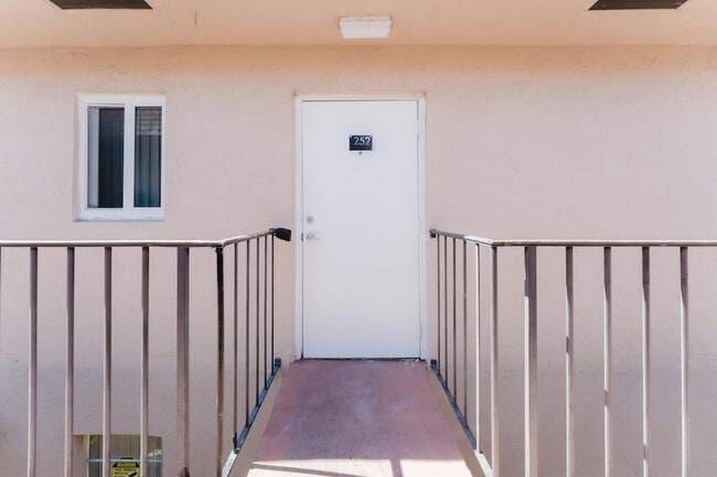 Building Photo - 650 SW 2nd Ave