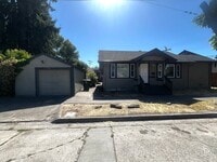 Building Photo - 2 Bedroom / 1 Bathroom Single Family Home ...