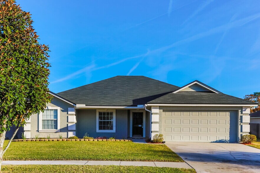 Primary Photo - 2608 Royal Pointe Dr