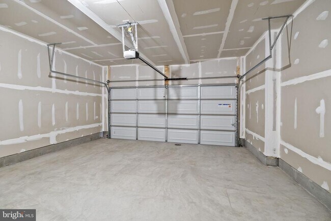 Building Photo - 6244 Folly Ln