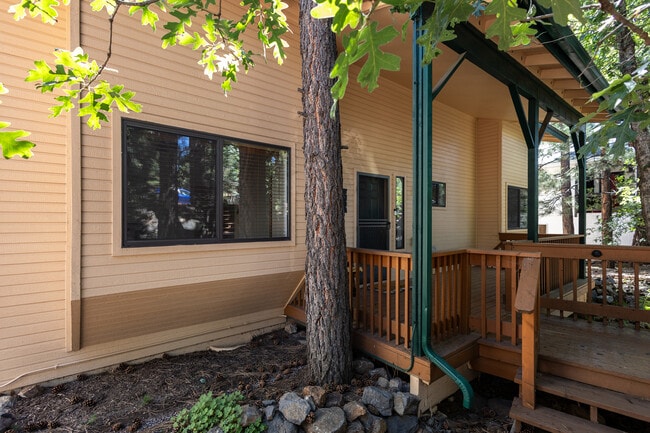 Building Photo - 335 Sandia Cir