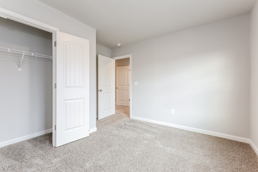 Building Photo - 931 Equine Dr