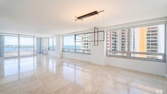 Building Photo - 1541 Brickell Ave