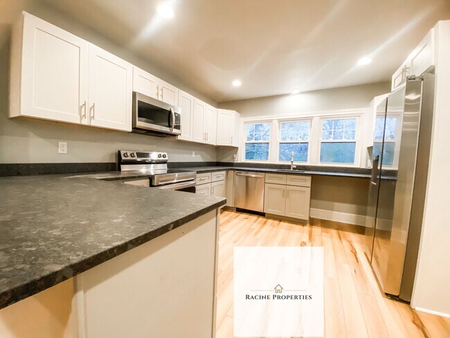 Building Photo - Newly Renovated Home in Taylors, SC!