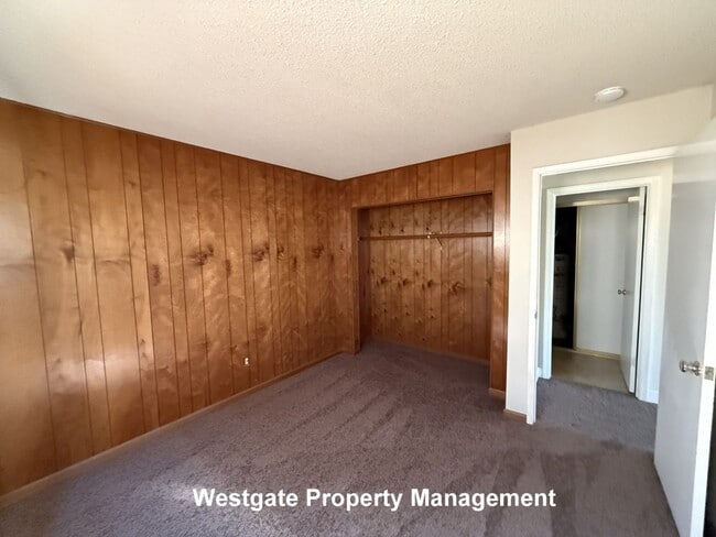 Building Photo - 328 Smith Dr