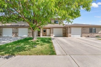 Building Photo - Spacious Multi-Level Townhome in Brookwillow
