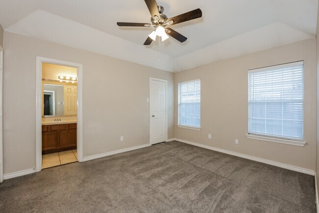 Building Photo - 1232 Clay Ln