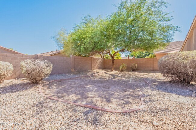 Building Photo - 43741 W Wade Dr