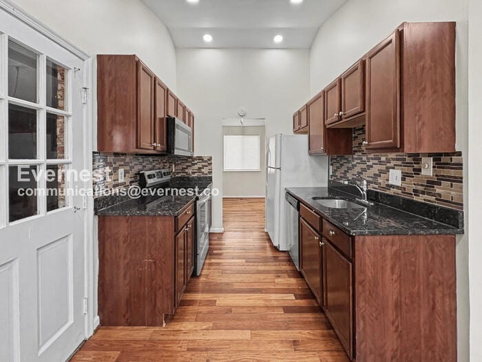 Building Photo - 9005 Heatherfield Ct