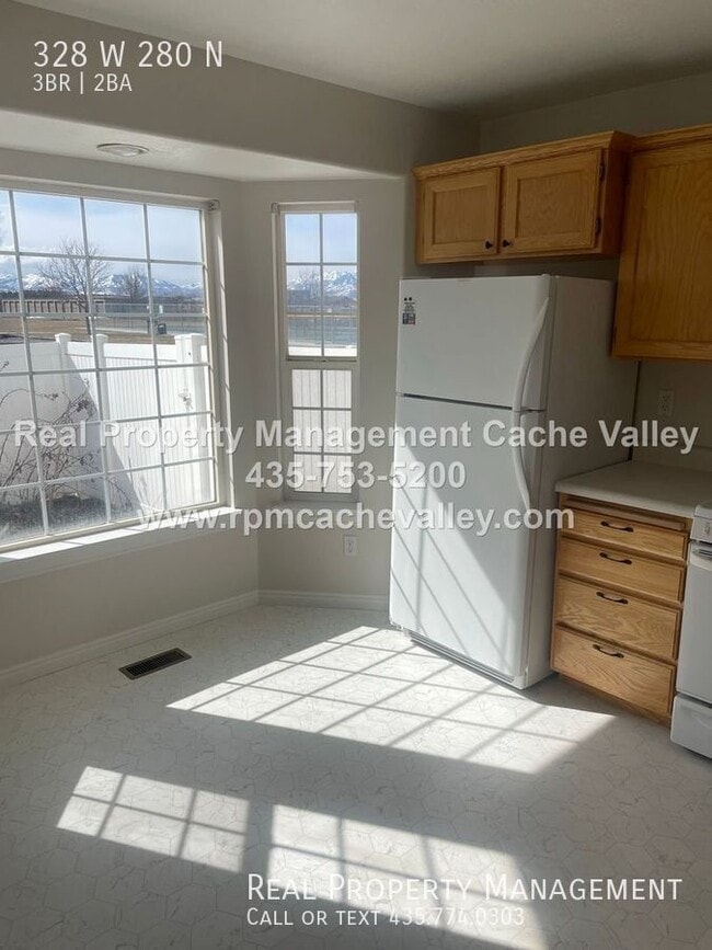Building Photo - 328 280 N