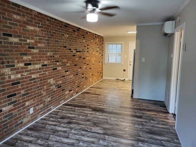 Building Photo - 400 E Talleyrand Ave