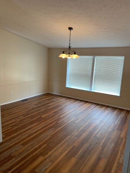 Building Photo - 14 Eastwood Dr