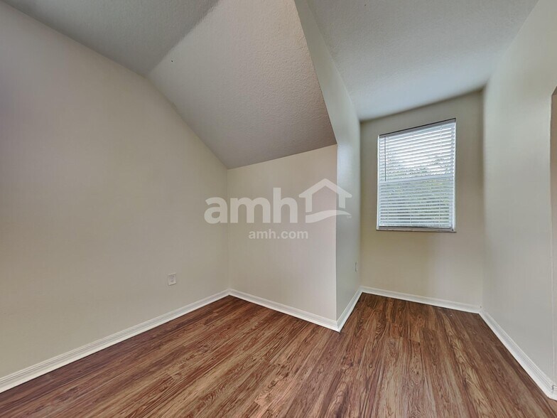 Building Photo - 10225 Summerview Cir