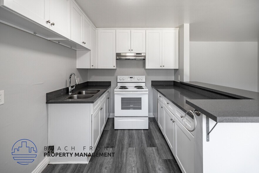Building Photo - 2159 Elm
