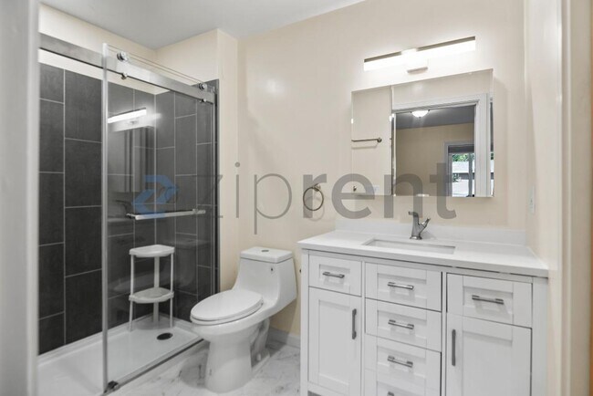 Building Photo - 319 Iris Way