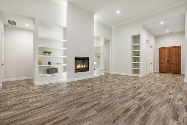 Building Photo - 12110 S Tara Plantation Dr
