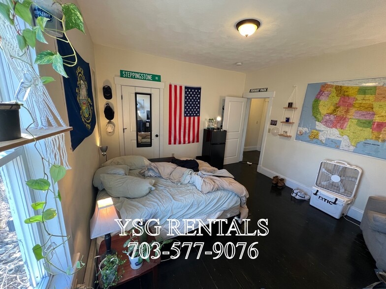 Building Photo - 4 Romar Ter