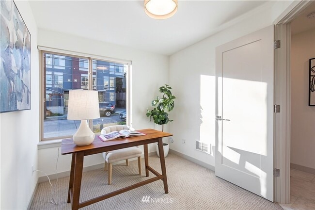 Building Photo - Modern 4-Bedroom Townhome in the Heart of ...