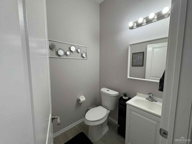 Building Photo - 10 Cassandra St