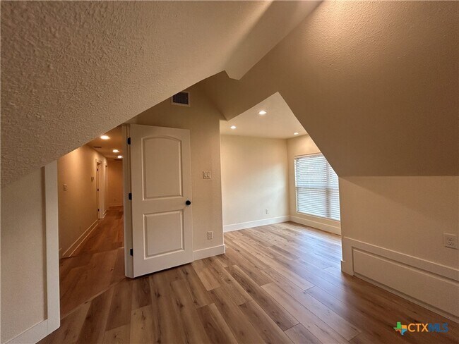 Building Photo - 406 Williams Way