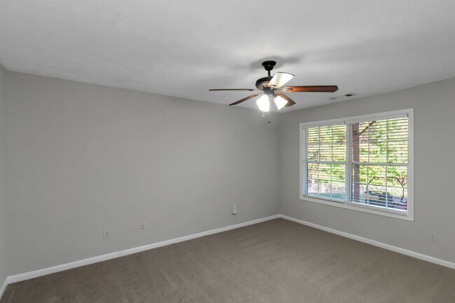 Building Photo - Spacious 4-Bedroom Split Foyer with 3 Bath...