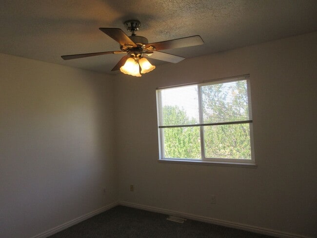 Building Photo - 461 E Cobblecreek Dr