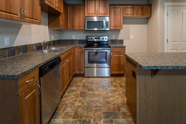 Building Photo - 5917 NE 71st Ct