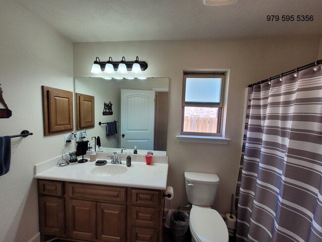Building Photo - 1204 Robinsville Ct