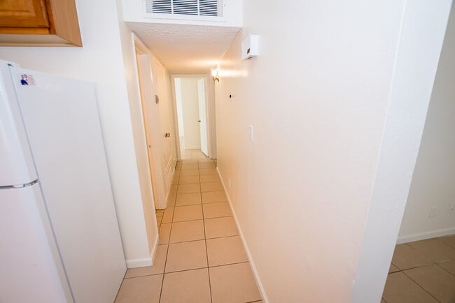 Building Photo - 3 Bedroom, 2 Bath Home, 1 Car Garage, Large Fenced Yard!