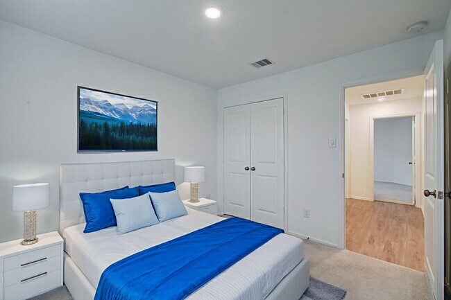 Building Photo - 9211 Redwood Br Dr