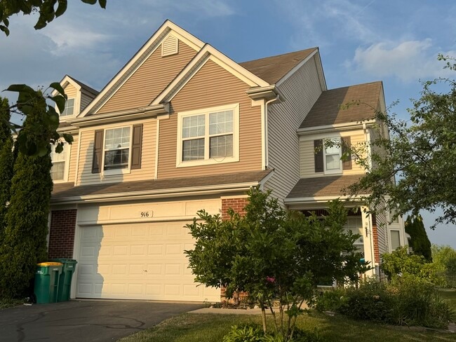 Primary Photo - 916 Bluebell Cir