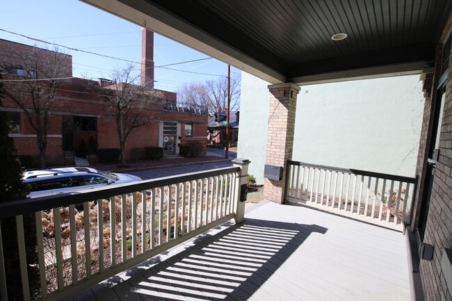 Building Photo - 310 E Beck St