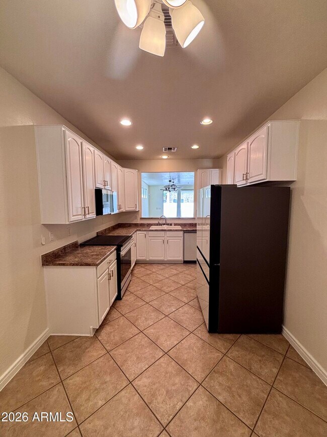 Building Photo - 5606 W St Anne Ave