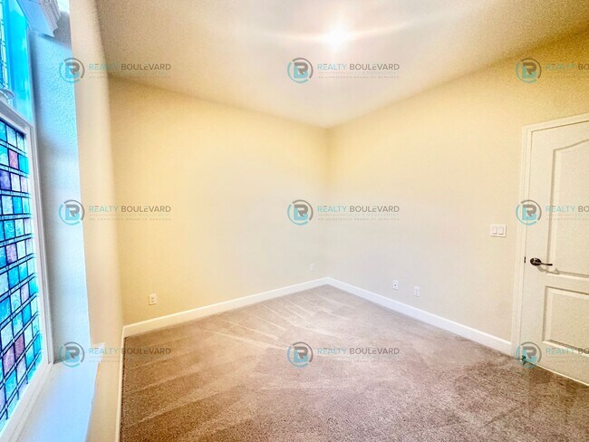 Building Photo - 2098 Bishop Pine St