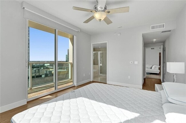 Building Photo - 350 SE 2nd St