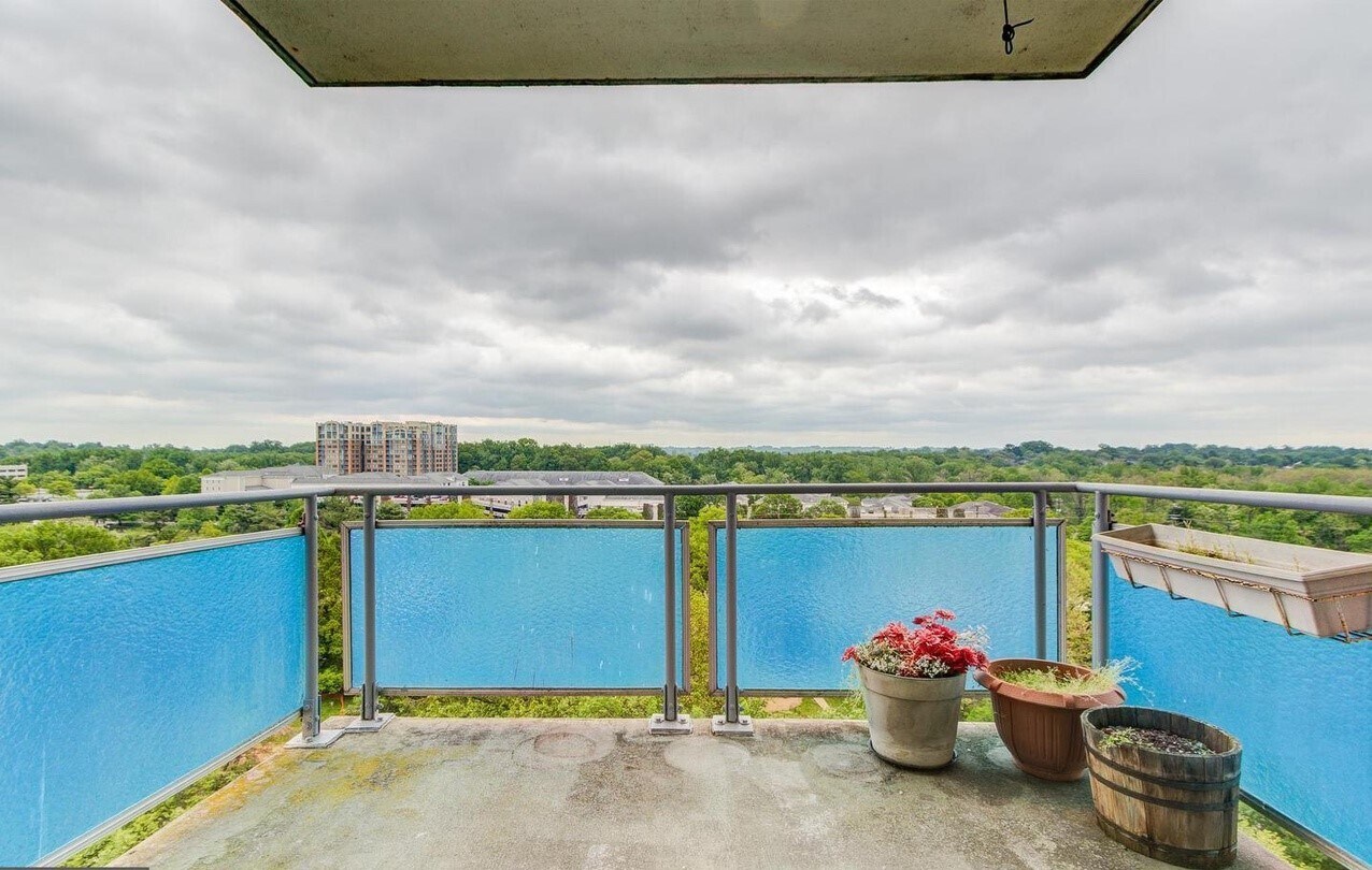 Building Photo - 10201 Grosvenor Pl