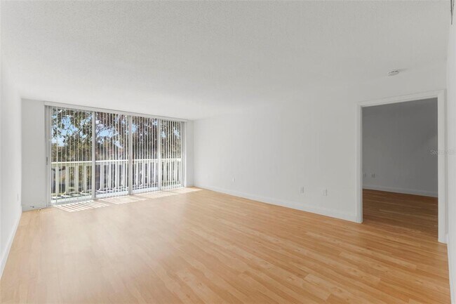 Building Photo - 1001 Pearce Dr