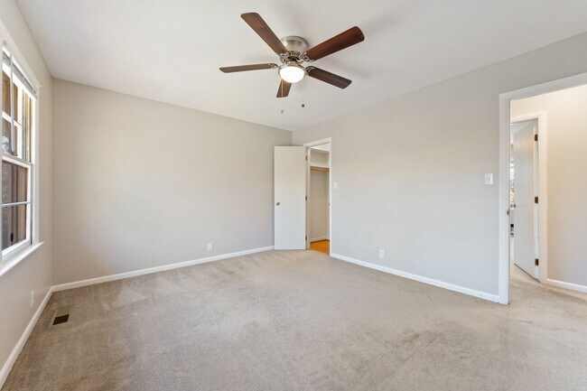 Building Photo - Charming 2-Bedroom End Unit townhome Avail...