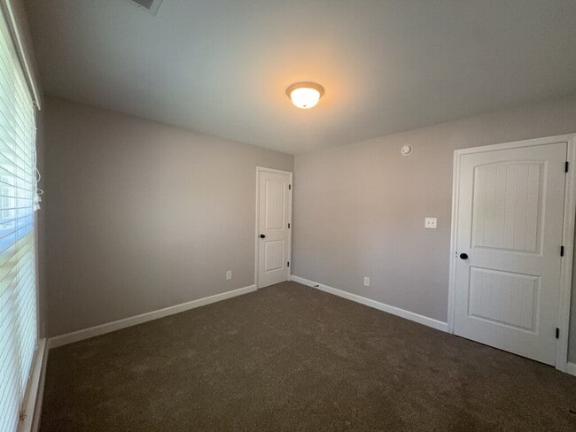 Building Photo - 1115 Westmoreland Dr