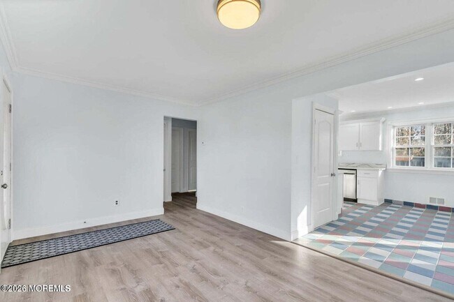 Building Photo - 905 Harrison Rd