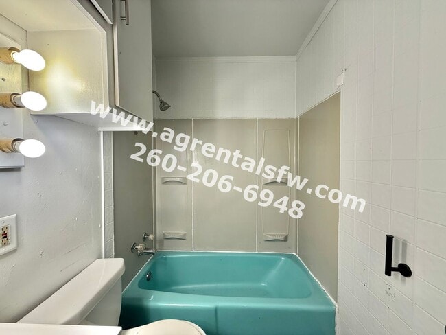 Building Photo - 2 bedroom house