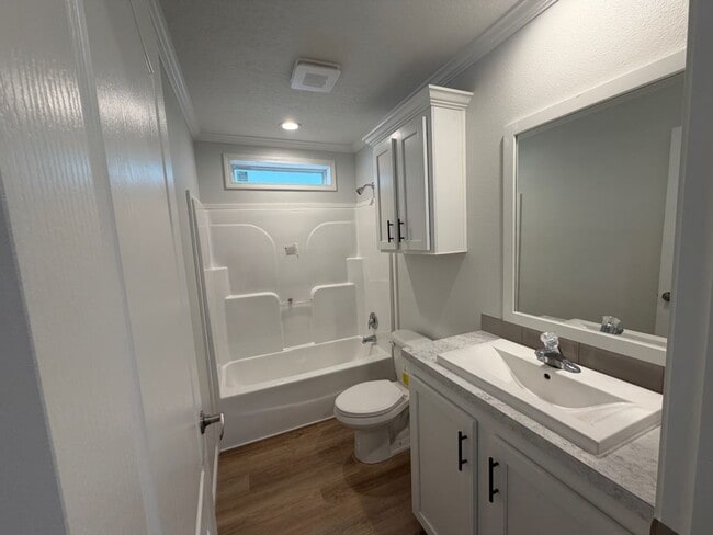 Building Photo - 388 Sunshine Dr