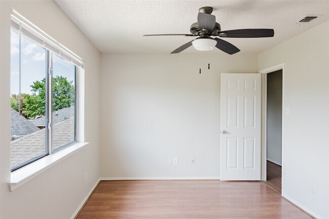 Building Photo - 2637 Austin Dr