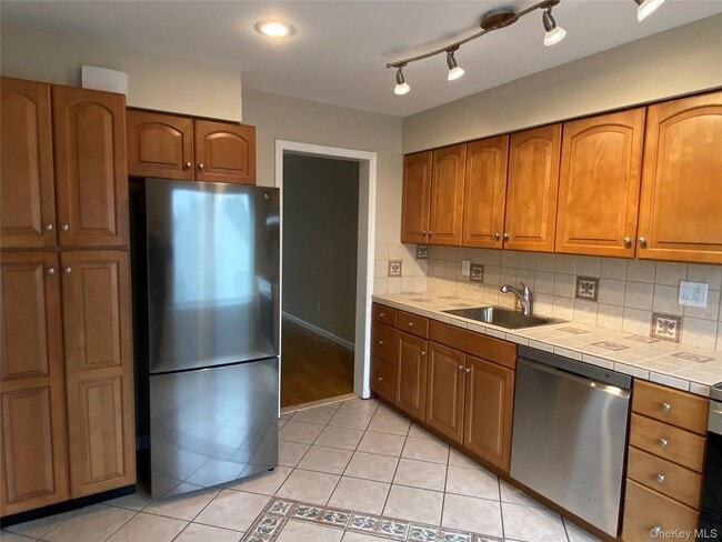 Building Photo - 11 Wildwood Rd