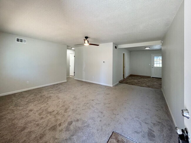 Building Photo - Freshly Updated 3 Bedroom Home with Garage, Fenced Yard & Covered Patio!