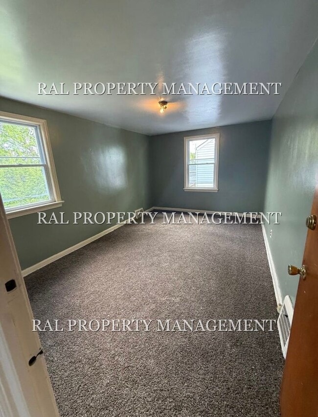 Building Photo - 3bd Single Section 8 *1/2 OFF SECURITY DEPOSIT SPECIAL*