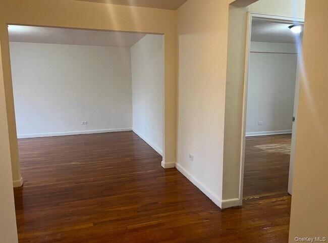 Building Photo - 89-20 55th Ave